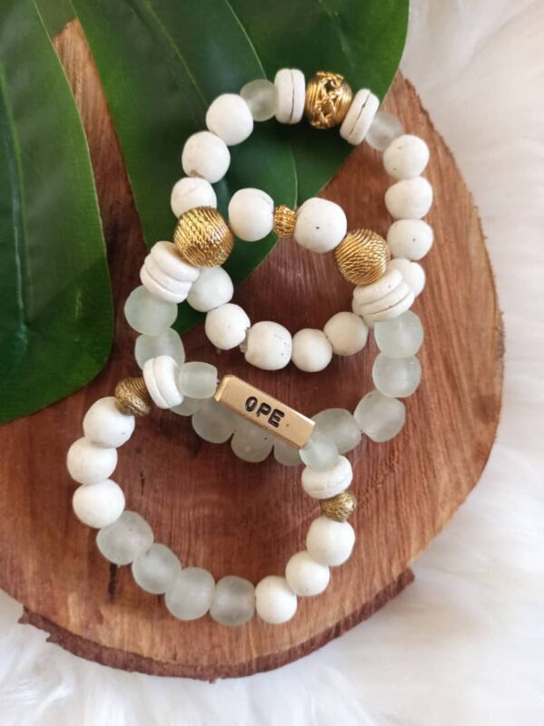 Identity  Braceletes